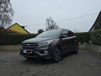 Grau Gebraucht 2018 Ford Kuga ST-Line SUV | 14.900 € (Fairer Preis)