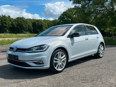 Używany VW Golf VII Highline 125 KM (91 kW) 2017 Srebrny Sedan/Limuzyna