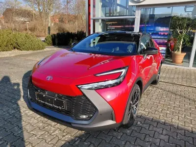 Neu Toyota C-HR 197 PS (144 kW) 2026 Karminarot mica / dach schwarz SUV