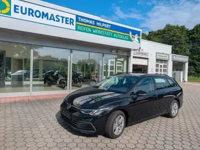 Gebraucht VW Golf VIII Life 110 PS (80 kW) 2022 Schwarz Kombi