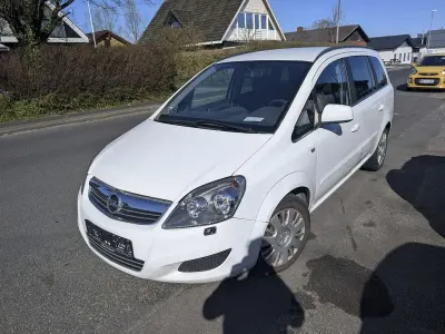 Gebraucht Opel Zafira Family 140 PS (102 kW) 2013 Weiß Van / Kleinbus