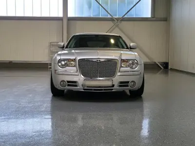 Usado Chrysler 300C 218 CV (160 kW) 2011 Plateado Familiar
