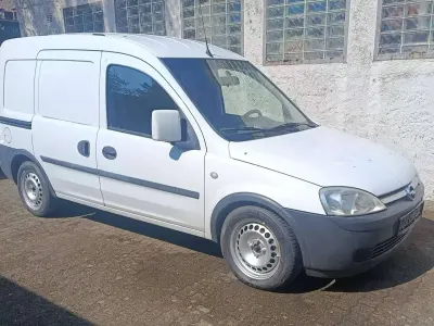 Gebraucht Opel Combo Business 75 PS (55 kW) 2010 Weiß Van / Kleinbus