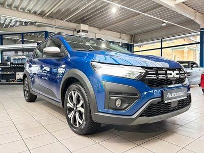 Blau Gebraucht 2023 Dacia Sandero Expression SUV | 16.950 € (Etwas zu teuer)