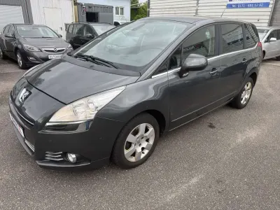 Gebraucht Peugeot 5008 Business-Line 150 PS (110 kW) 2011 Grau shark/metallic Van / Kleinbus