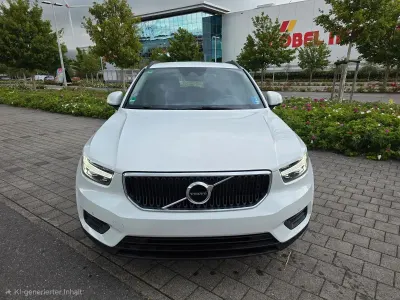 Gebraucht Volvo XC40 Momentum 129 PS (94 kW) 2021 Weiß SUV