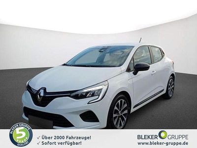 Begagnad Renault Clio V Equilibre 67 HK (49 kW) 2022 Vit Sedan