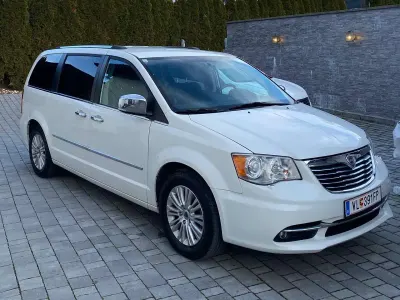 Gebraucht Lancia Voyager Gold 177 PS (130 kW) 2013 Weiß Van / Kleinbus
