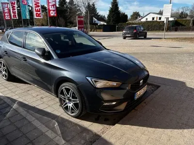Używany Seat Leon FR 204 KM (150 kW) 2021 Szary Sedan/Limuzyna