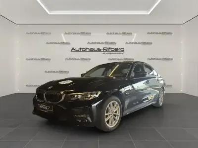 Usata BMW 320e Advantage 204 CV (150 kW) 2022 Nero Berlina