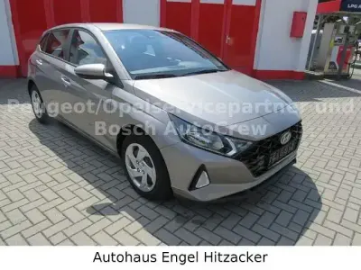 Gebraucht Hyundai i20 101 PS (74 kW) 2023 Grau Kleinwagen