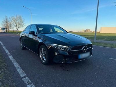Gebraucht Mercedes A200 177 PS (130 kW) 2024 Schwarz Limousine