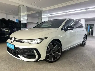 Gebraucht VW Golf VIII R-line 150 PS (110 kW) 2024 Oryxweiß perlmutteffekt Limousine