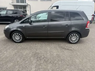 Gebraucht Opel Zafira Family 116 PS (85 kW) 2012 Grau Van / Kleinbus
