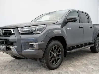 Neu Toyota HiLux 215 PS (158 kW) 2026 Grau Pickup