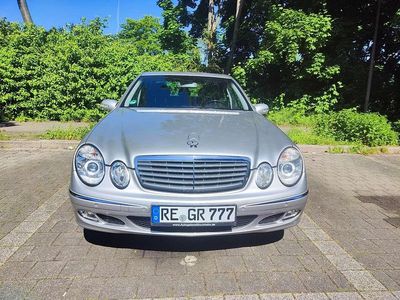 Grau Gebraucht 2003 Mercedes E200 Elegance Limousine | 5.999 € (Fairer Preis)