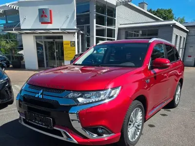 Używany Mitsubishi Outlander P-HEV 135 KM (99 kW) 2020 Czerwony SUV