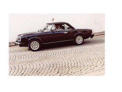 Second-hand Fiat 124 Spider 105 CP (77 kW) 1983 Negru Cabrio