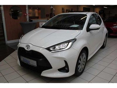 Gebraucht Toyota Yaris Team 125 PS (91 kW) 2023 Platinumweiß perleffekt Kleinwagen