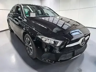 Gebraucht Mercedes A180 116 PS (85 kW) 2023 Schwarz Limousine