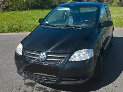 Gebraucht VW Fox 55 PS (40 kW) 2004 Schwarz Kleinwagen
