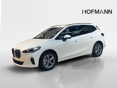 Mineralweiß metallic Neu 2025 BMW 218 Active Tourer Luxury Line Van / Kleinbus | 36.755 € (Fairer Preis)
