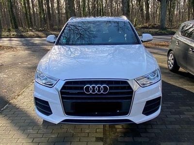 Weiß Gebraucht 2015 Audi Q3 Design SUV | 14.500 € (Fairer Preis)