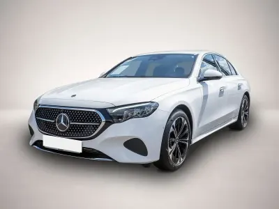 Gebraucht Mercedes E300 204 PS (150 kW) 2025 Weiß Limousine