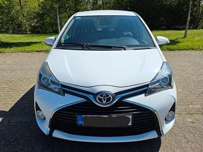 Usata Toyota Yaris Life 99 CV (72 kW) 2015 Bianco Utilitaria
