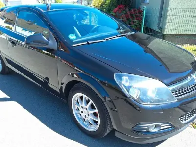 Gebraucht Opel Astra GTC Innovation 116 PS (85 kW) 2010 Schwarz Limousine