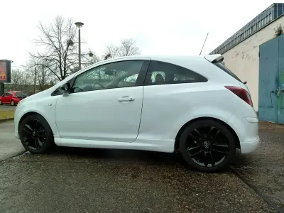 Używany Opel Corsa Edition 80 KM (58 kW) 2009 Biały Hatchback