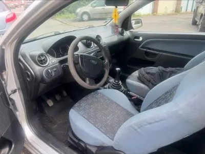 Gebraucht Ford Fiesta 55 PS (40 kW) 2005 Silber Kleinwagen