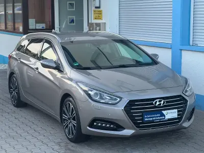 Gebraucht Hyundai i40 Premium 116 PS (85 kW) 2015 Braun Kombi