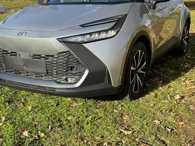 Neu Toyota C-HR 140 PS (102 kW) 2025 Schwarz SUV