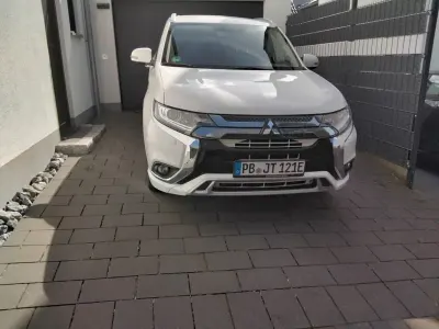 Gebraucht Mitsubishi Outlander P-HEV Spirit 226 PS (166 kW) 2020 Weiß SUV