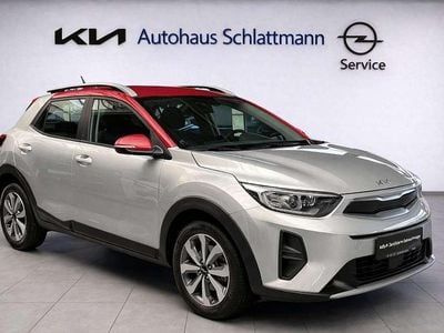 Gebraucht Kia Stonic Vision 101 PS (74 kW) 2022 (r4s) seidensilber met./rot SUV