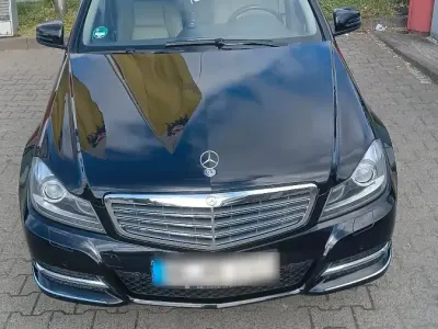 Gebraucht Mercedes C200 184 PS (135 kW) 2012 Schwarz Limousine