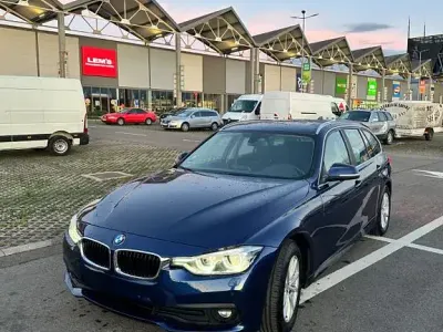Gebraucht BMW 320 Sport Line 190 PS (139 kW) 2019 Blau Limousine