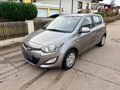 Gebraucht Hyundai i20 Edition 75 PS (55 kW) 2013 Grau Kleinwagen