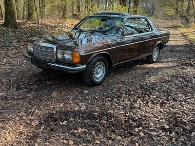Usata Mercedes 230 136 CV (100 kW) 1984 Marrone Coupé