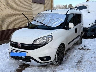 Weiß Gebraucht 2017 Fiat Doblò Trekking Van / Kleinbus | 8.999 € (Guter Preis)