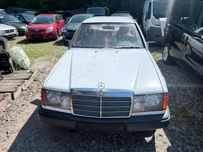 Gebraucht Mercedes 200 105 PS (77 kW) 1986 Weiß Limousine