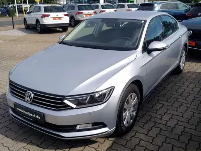 Gebraucht VW Passat Trendline 120 PS (88 kW) 2015 Limousine