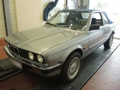 Gebraucht BMW 325 122 PS (89 kW) 1986 Blau Cabrio