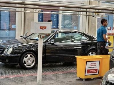 Schwarz Gebraucht 2000 Mercedes CLK200 Elegance Coupé | 2.750 € (Teuer)