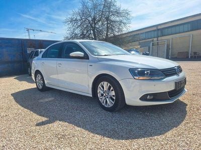 Gebraucht VW Jetta Life 105 PS (77 kW) 2014 Weiß Limousine