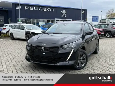 Gebraucht Peugeot e-208 100 kW (136 PS) 2022 Schwarz Kleinwagen