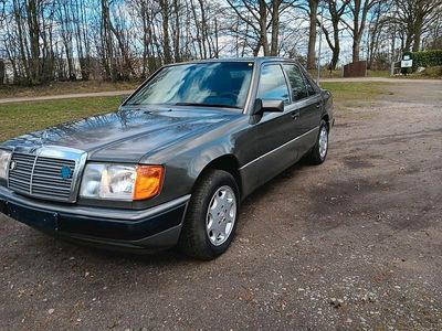 Second-hand Mercedes E280 197 CP (144 kW) 1993 Negru Berlinǎ