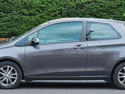 Gebraucht Toyota Yaris Cool 99 PS (72 kW) 2012 Grau Kleinwagen