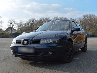 Usata Seat Leon Stella 75 CV (55 kW) 2002 Blu Utilitaria